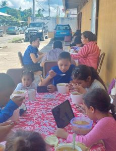 Misión 1 de Trinidad y Tobago celebra donación de Biblias en español 1