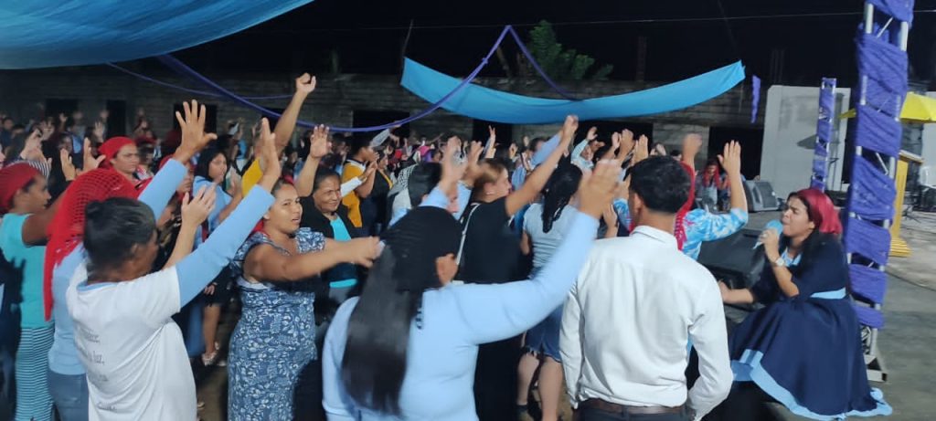 Evangelista Nairobis Hidalgo ministrando