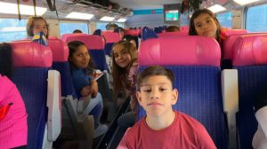Luz del Mundo Kids: Un Viaje de Fe y Alabanza desde Barcelona a Madrid 1